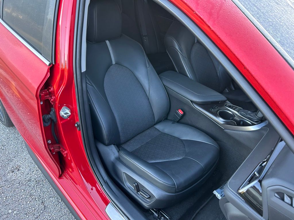 Thumbnail: 2022 Toyota Camry - 15