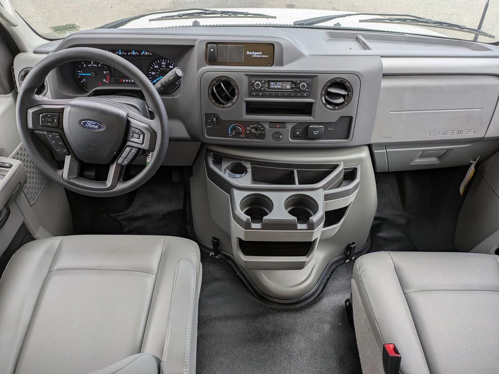 2025 Ford E-350 Cutaway 