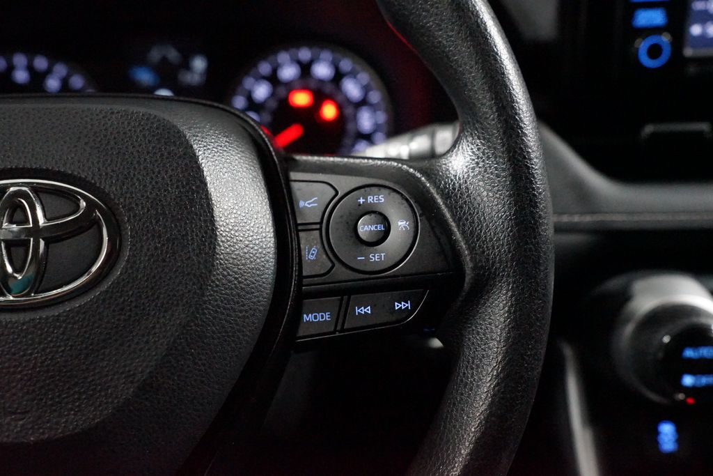 Thumbnail: 2022 Toyota RAV4 - 13