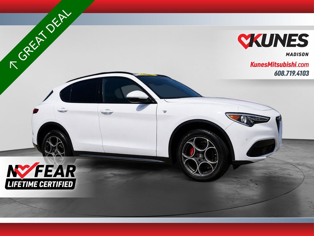Alfa White 2022 Alfa Romeo Stelvio SUV / Crossover All-Wheel Drive 8-Speed Automatic