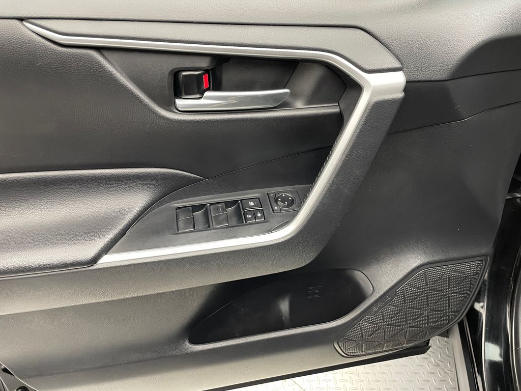 Thumbnail: 2021 Toyota RAV4 - 9