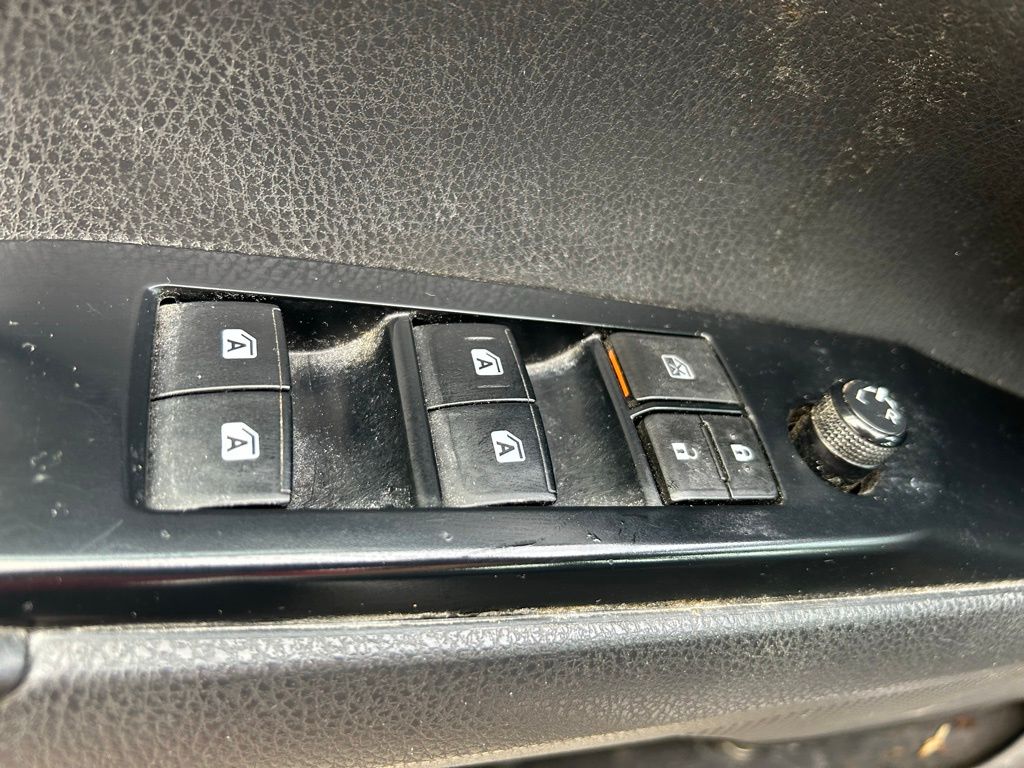 2019 Toyota Camry SE 17