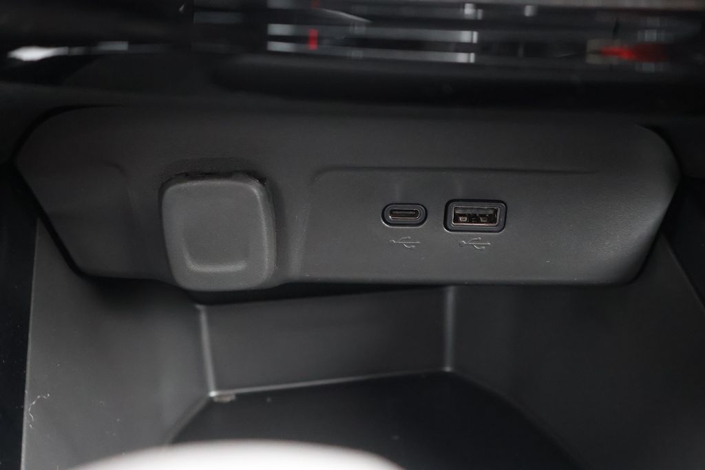 Thumbnail: 2026 Chevrolet Trax - 32