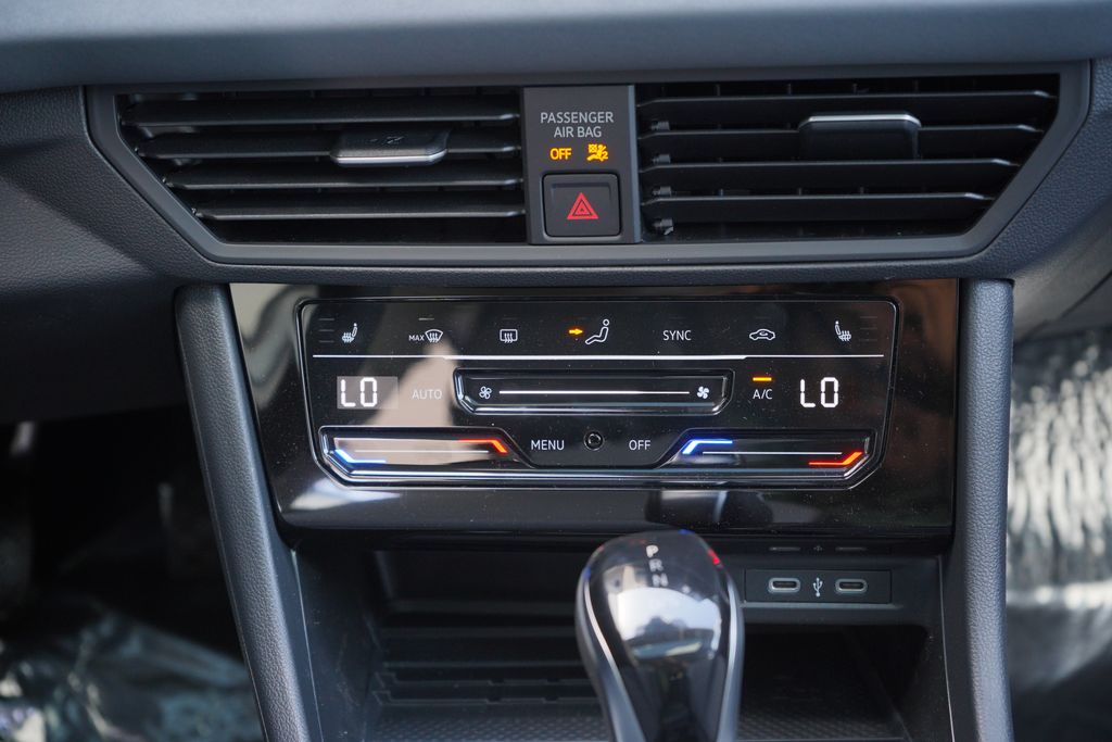 2025 Volkswagen Jetta SE 16