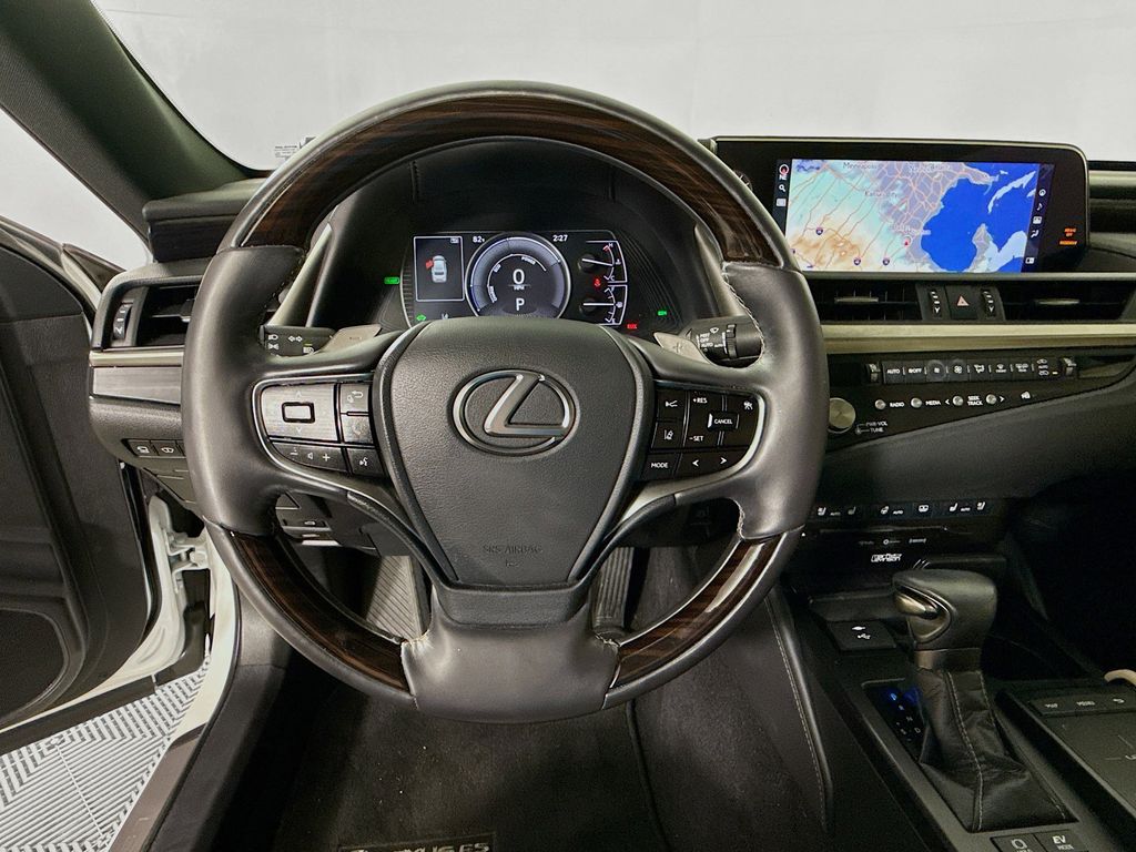 Thumbnail: 2021 Lexus ES - 11