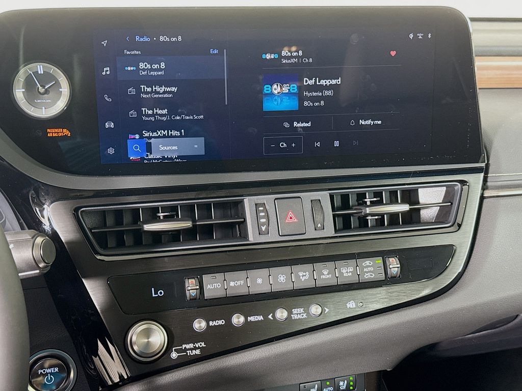 2025 Lexus ES Hybrid 300h 11