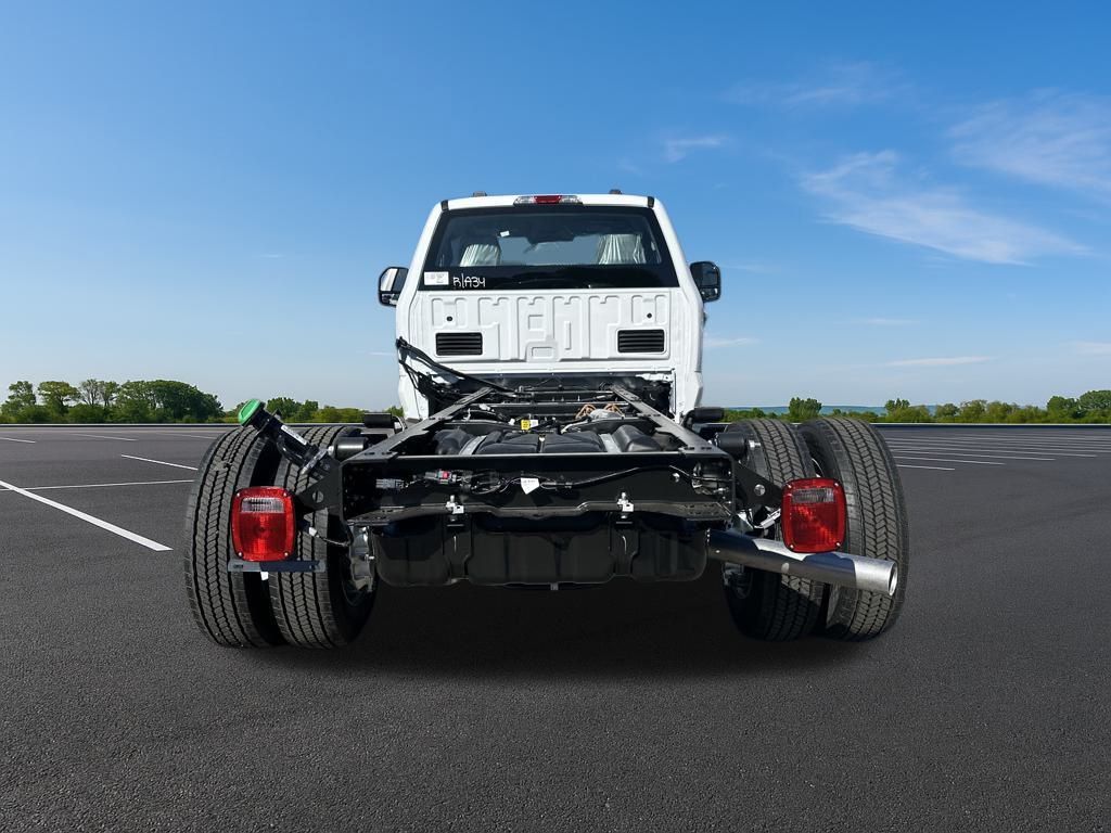 New 2025 Ford Super Duty F-550 Chassis Regular Cab (DRW) 169" Wheelbase XL