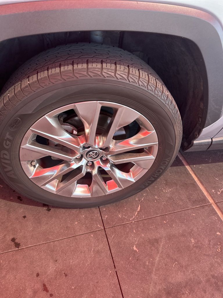 Thumbnail: 2019 Toyota RAV4 - 9
