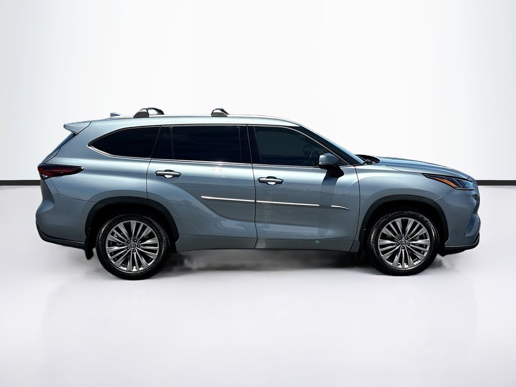 Thumbnail: 2024 Toyota Highlander - 4