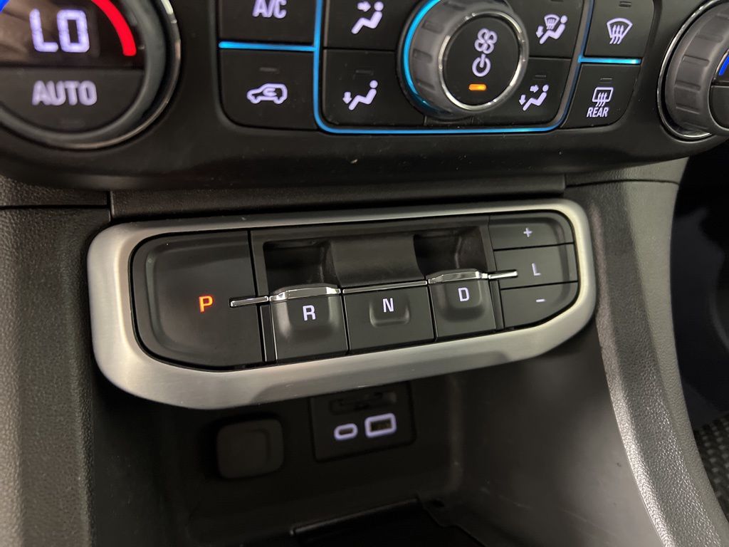 Used 2023 White GMC SLE image 19