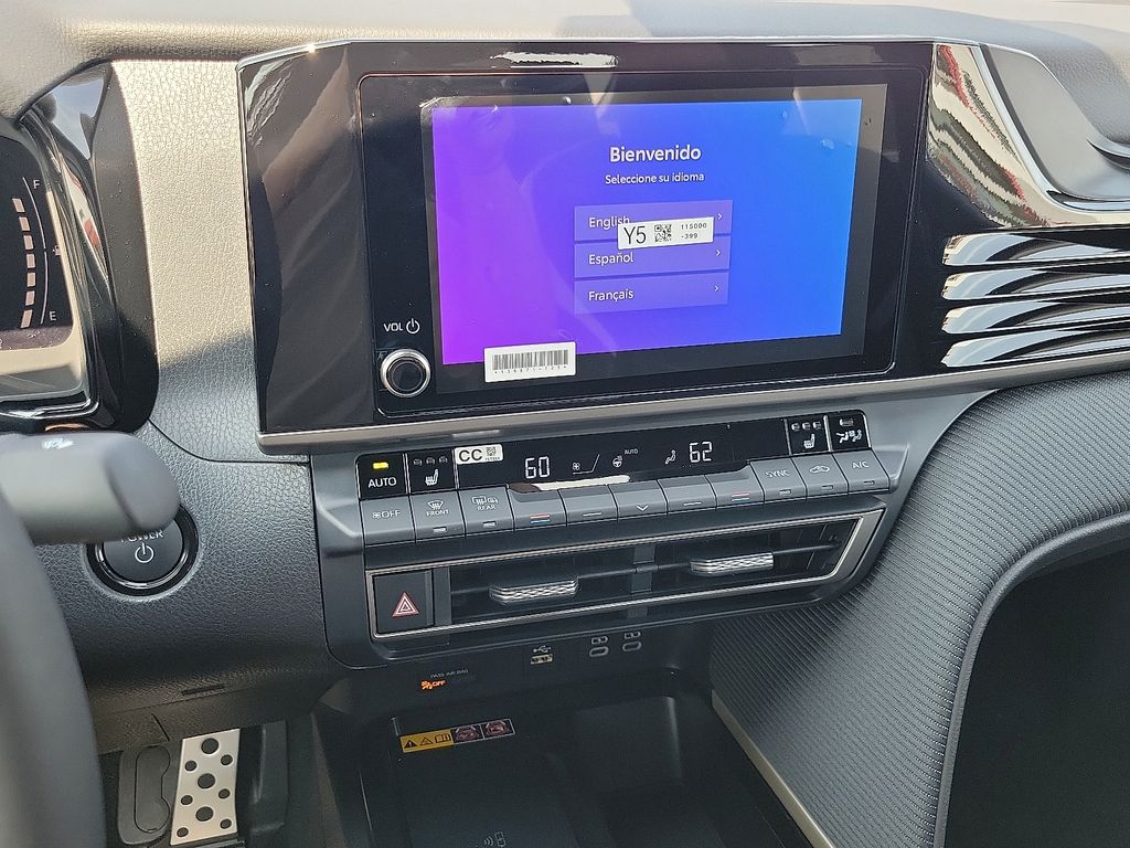 2025 Toyota Camry SE 10