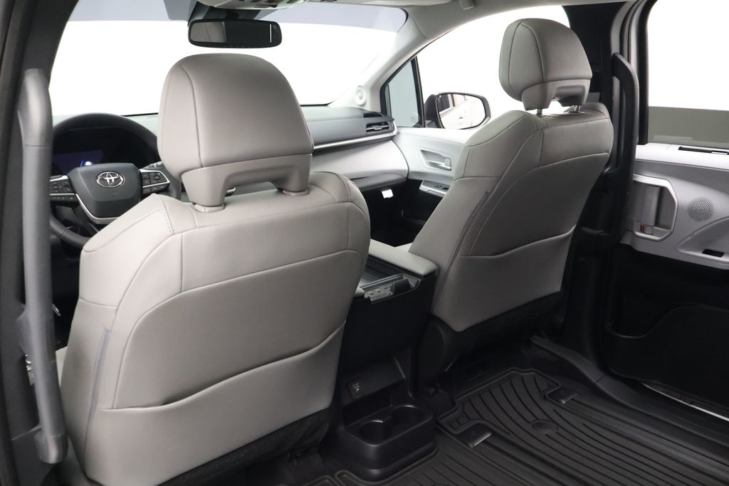 Thumbnail: 2025 Toyota Sienna - 20