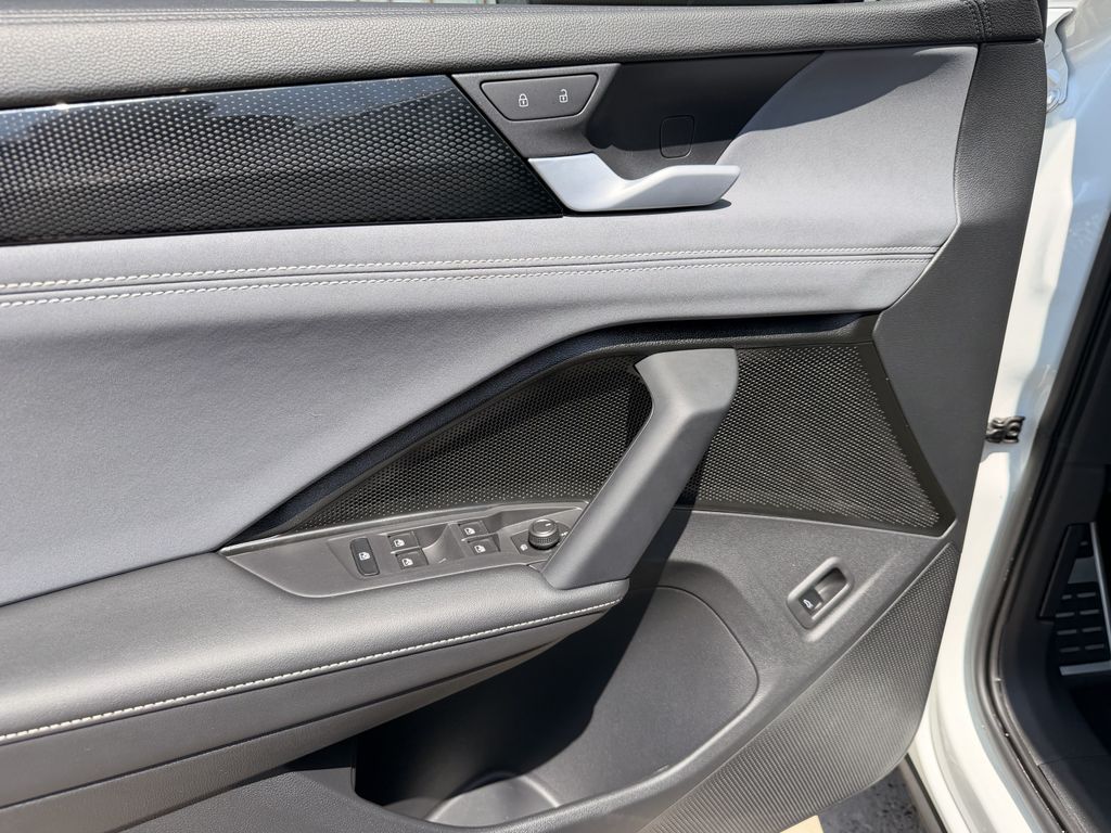 2025 Volkswagen Tiguan 2.0T SE R-Line Black - 10