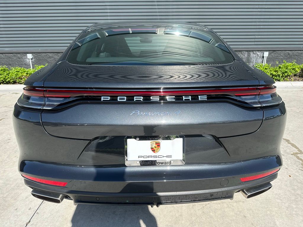 2022 Porsche Panamera  7