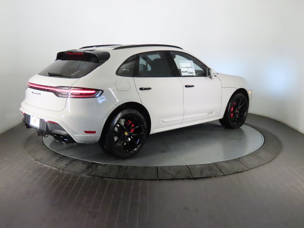 Thumbnail: 2026 Porsche Macan - 7