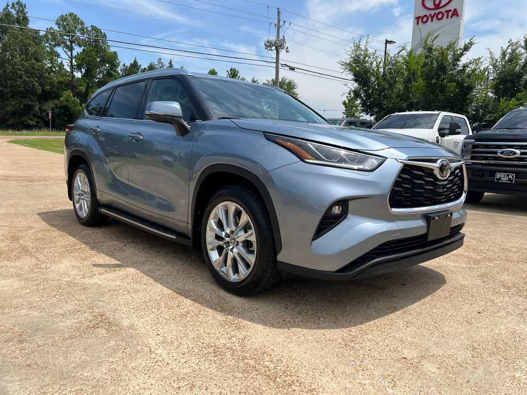 Moon Dust 2023 Toyota Highlander SUV / Crossover Front-Wheel Drive 8-Speed Automatic