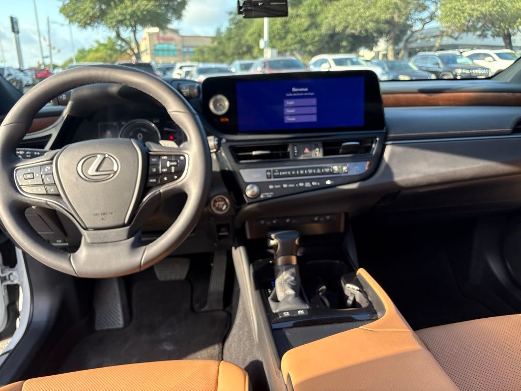 Thumbnail: 2023 Lexus ES - 17