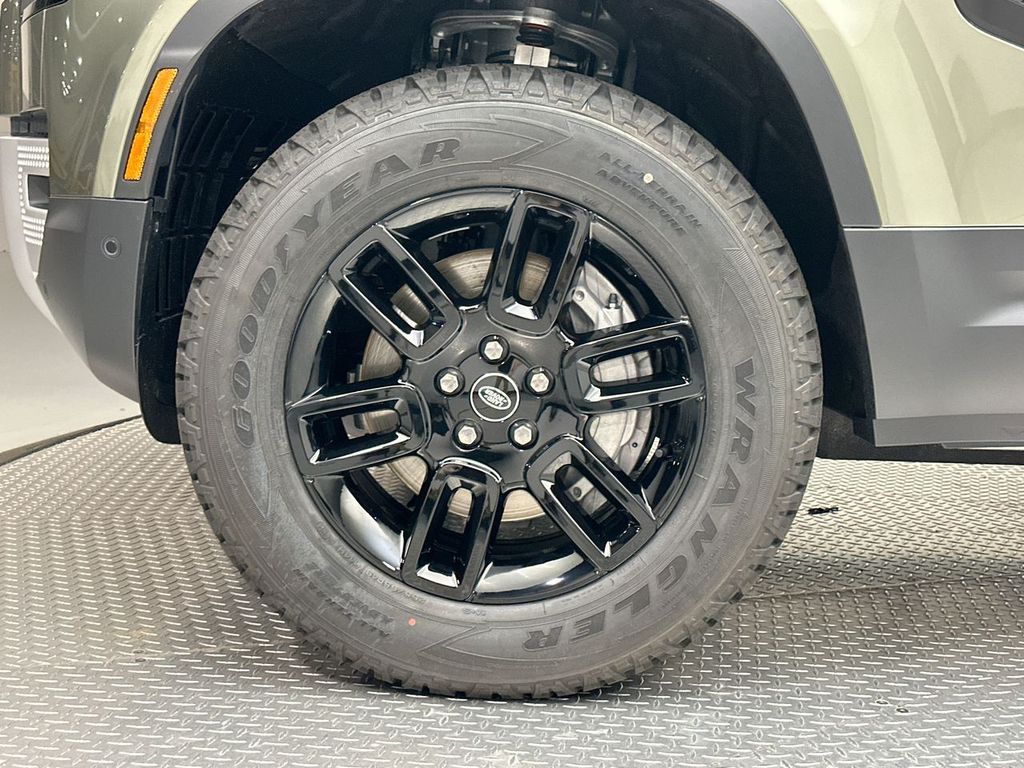 Thumbnail: 2025 Land Rover Defender - 4