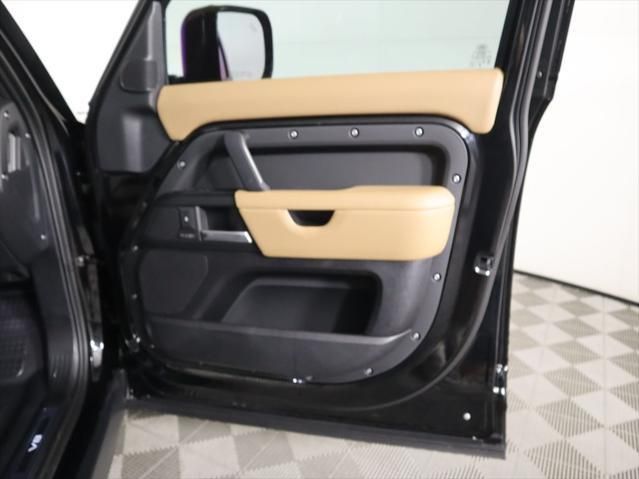 Thumbnail: 2025 Land Rover Defender - 27
