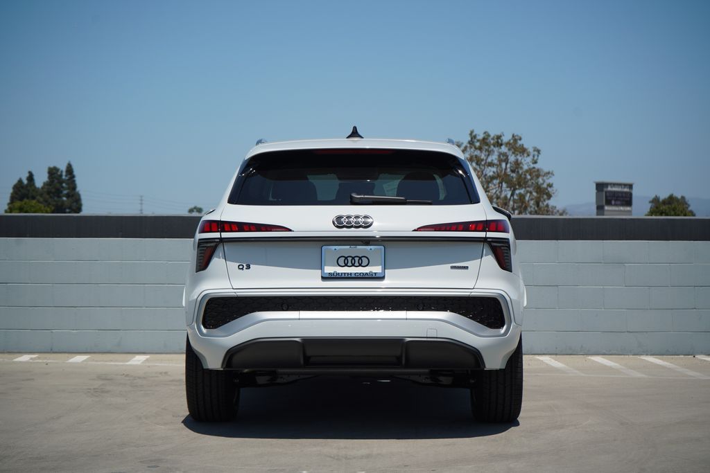 Thumbnail: 2026 Audi Q3 - 4