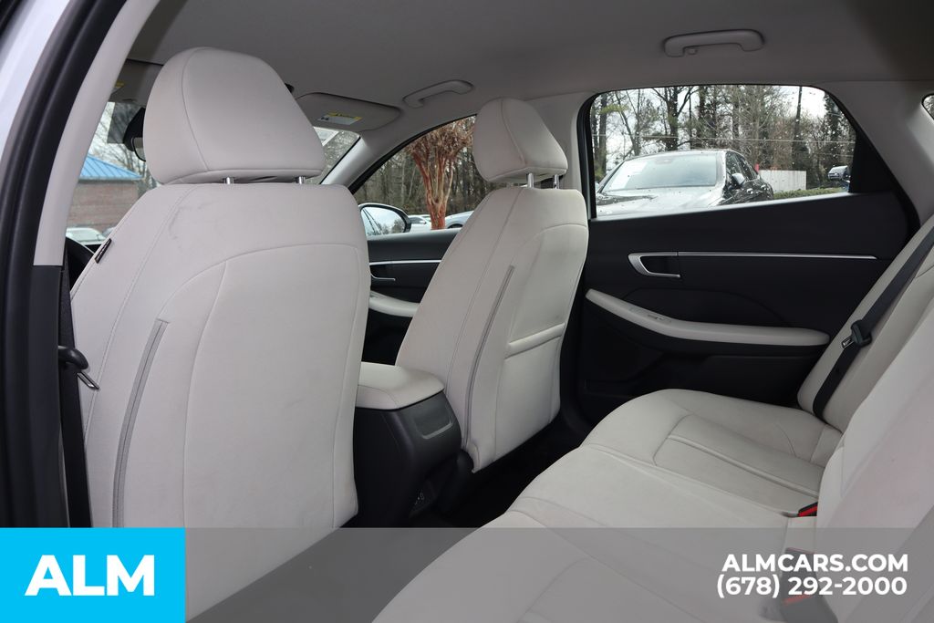 Used 2025 Silver Hyundai SEL image 18