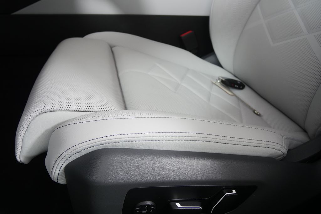 Thumbnail: 2026 BMW i5 - 9