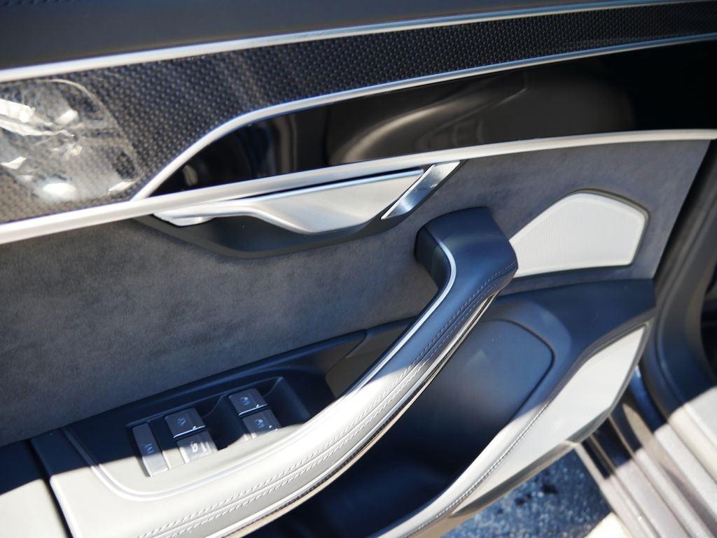 Thumbnail: 2020 Audi S8 - 19