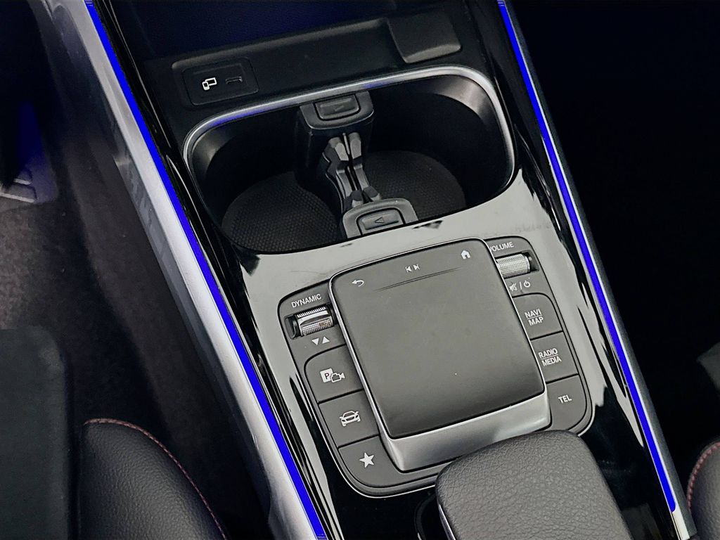 Thumbnail: 2021 Mercedes-Benz GLB - 16