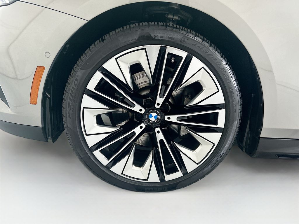 Thumbnail: 2025 BMW 5 Series - 30