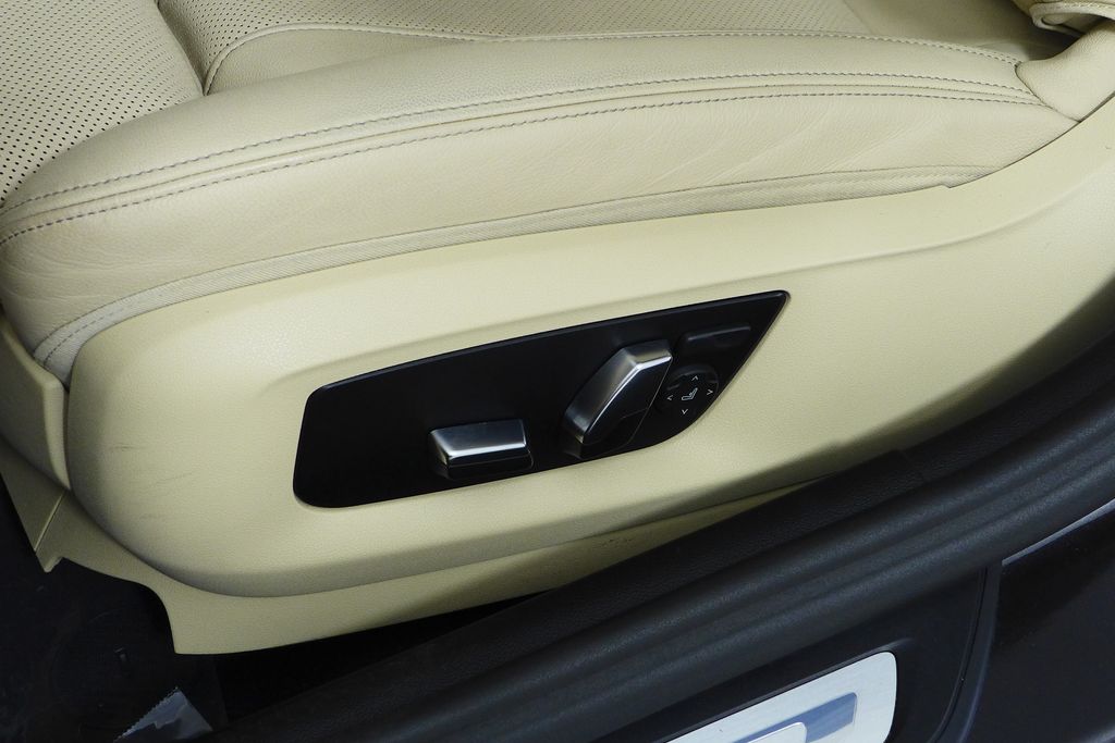 Thumbnail: 2023 BMW 5 Series - 23