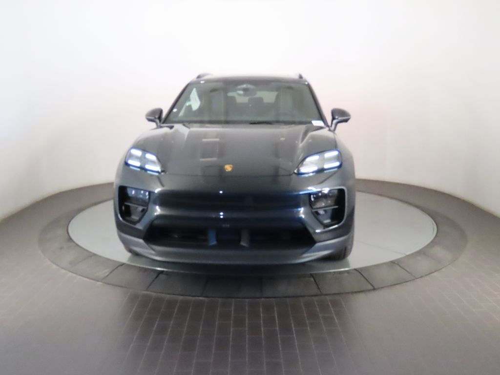Thumbnail: 2026 Porsche Macan - 10