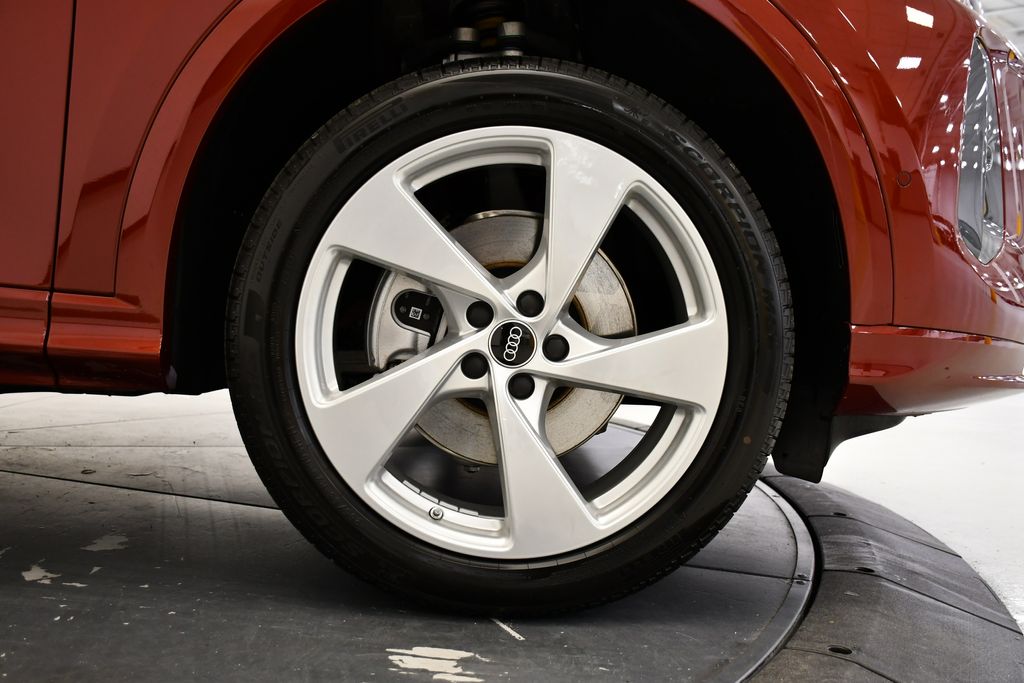 Thumbnail: 2025 Audi Q5 - 16