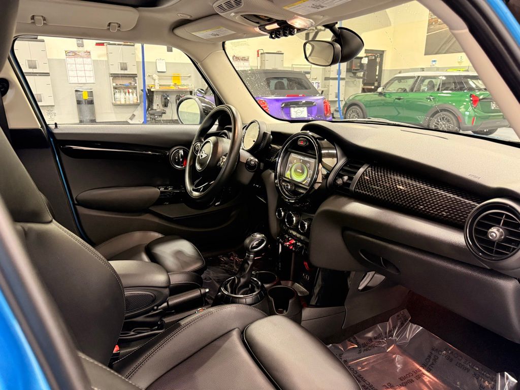 2017 MINI Cooper Base 29