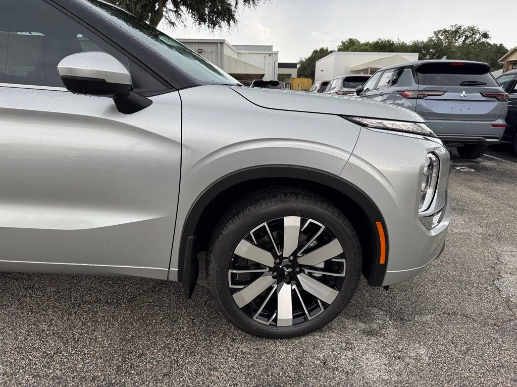 2025 Mitsubishi Outlander SEL photo 6