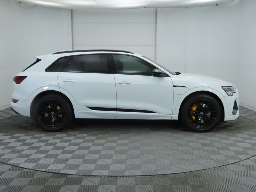 2023 Audi e-tron Premium 8