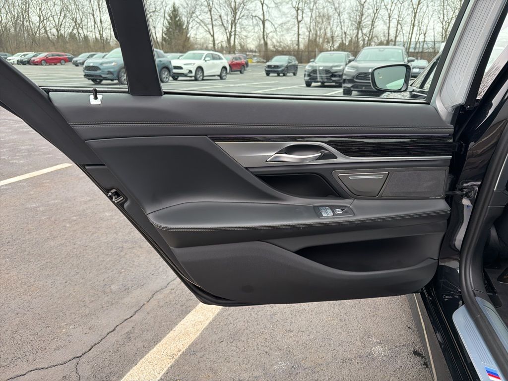 Thumbnail: 2022 BMW 7 Series - 21