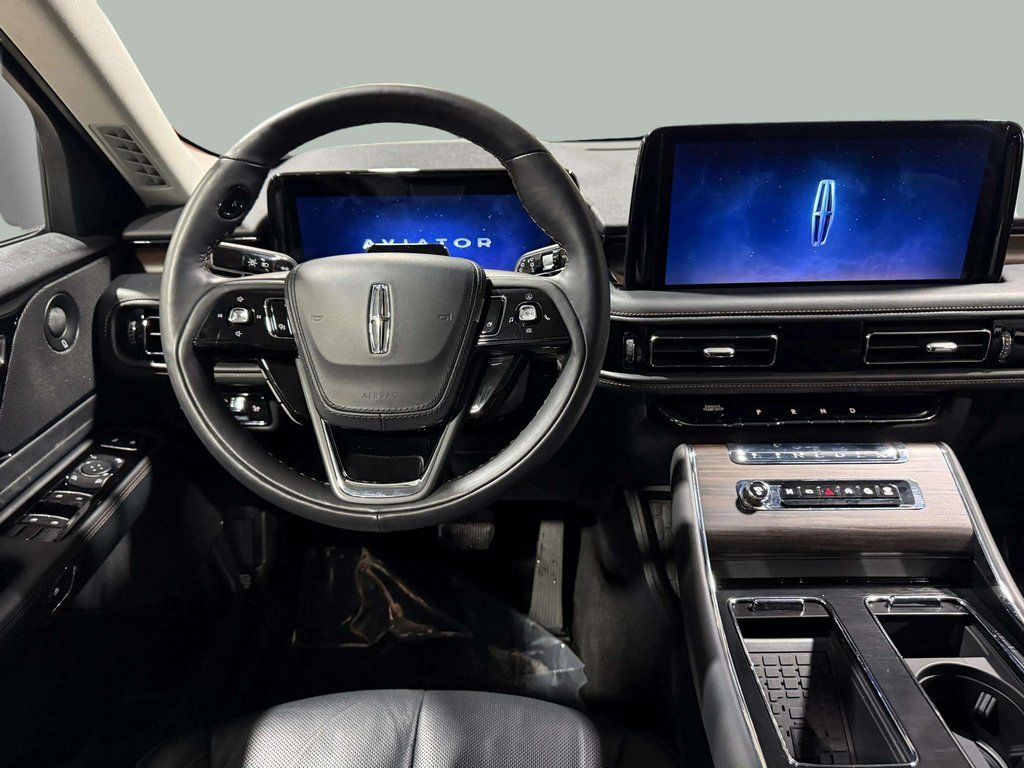 Certified Used 2025 Pristine White Metallic Tri-Coat Lincoln Reserve image 20