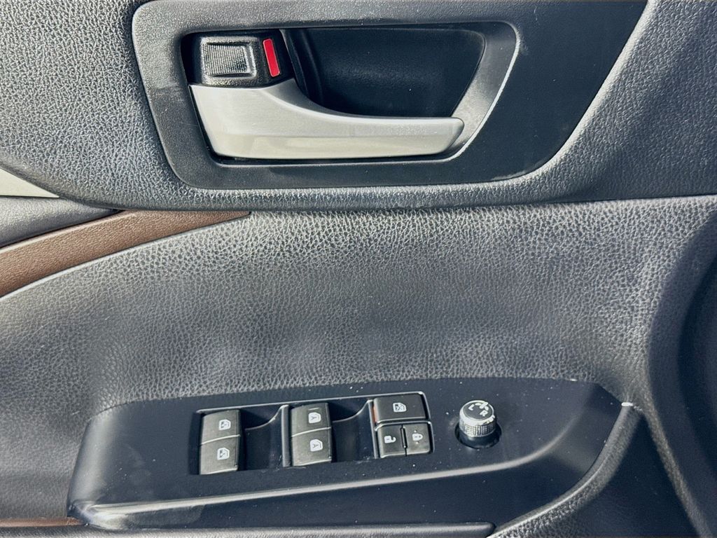Used Car 2018 Toyota Highlander  For Sale Under $20,000 In Austin, Texas