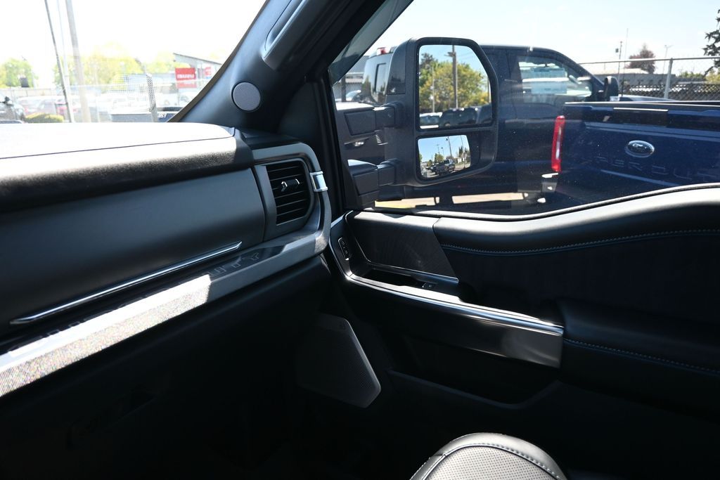 2025 Ford F-450 Super Duty Platinum