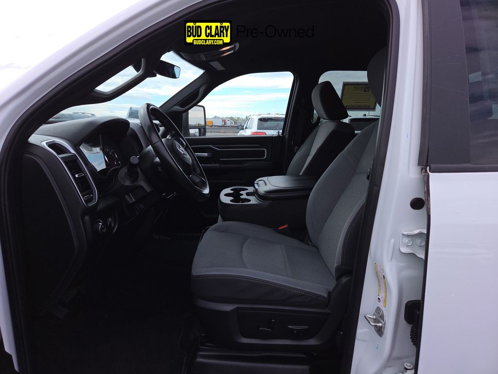 Bright White Clearcoat 2024 RAM 2500 Big Horn Crew Cab 4WD Pickup Truck Four-Wheel Drive 6-Speed Automatic