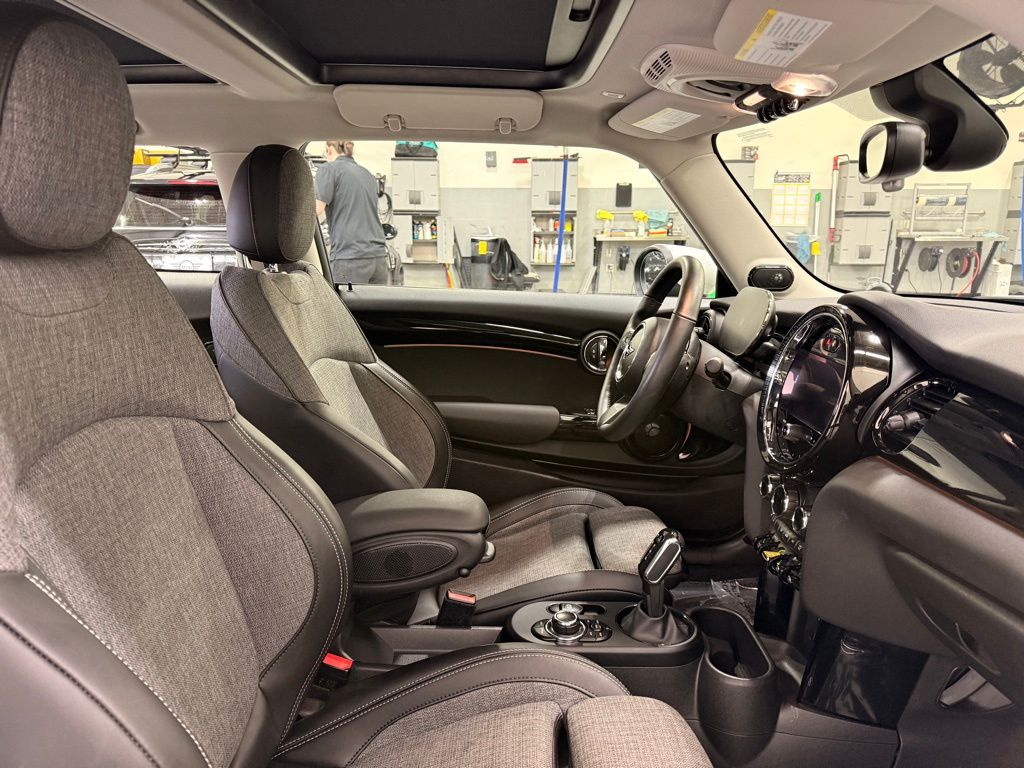 Thumbnail: 2022 MINI Cooper - 24