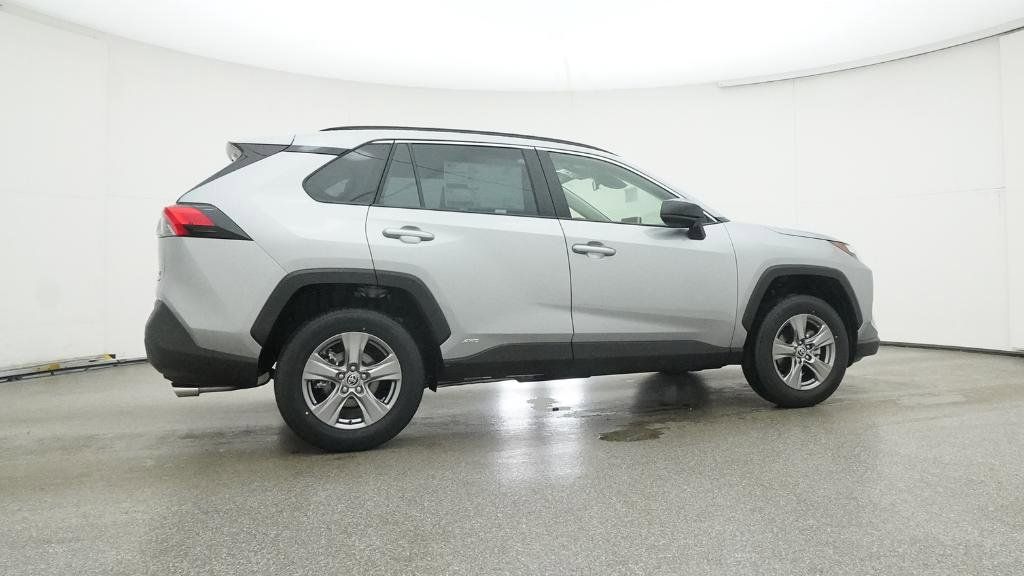 2025 Toyota RAV4 LE 32