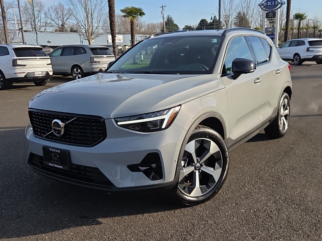 2026 Volvo XC40 B5 Plus AWD