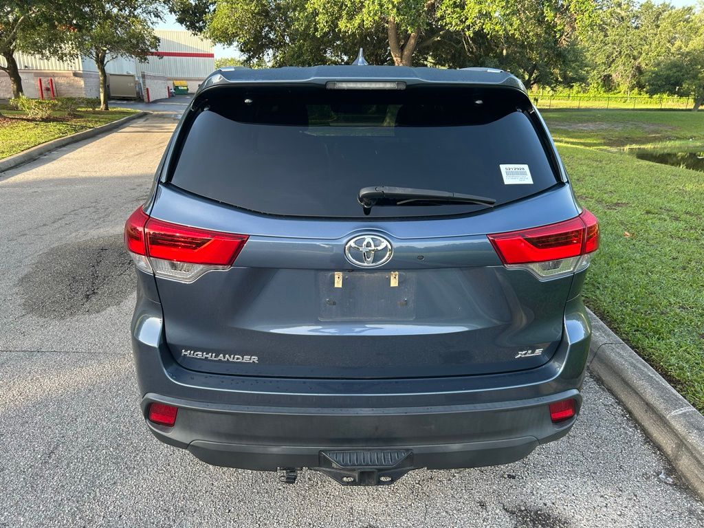 2017 Toyota Highlander SE 4