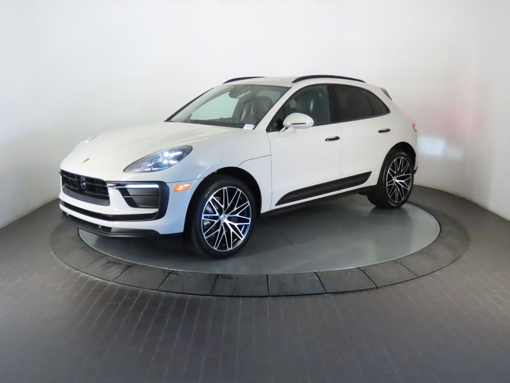 Thumbnail: 2022 Porsche Macan - 1