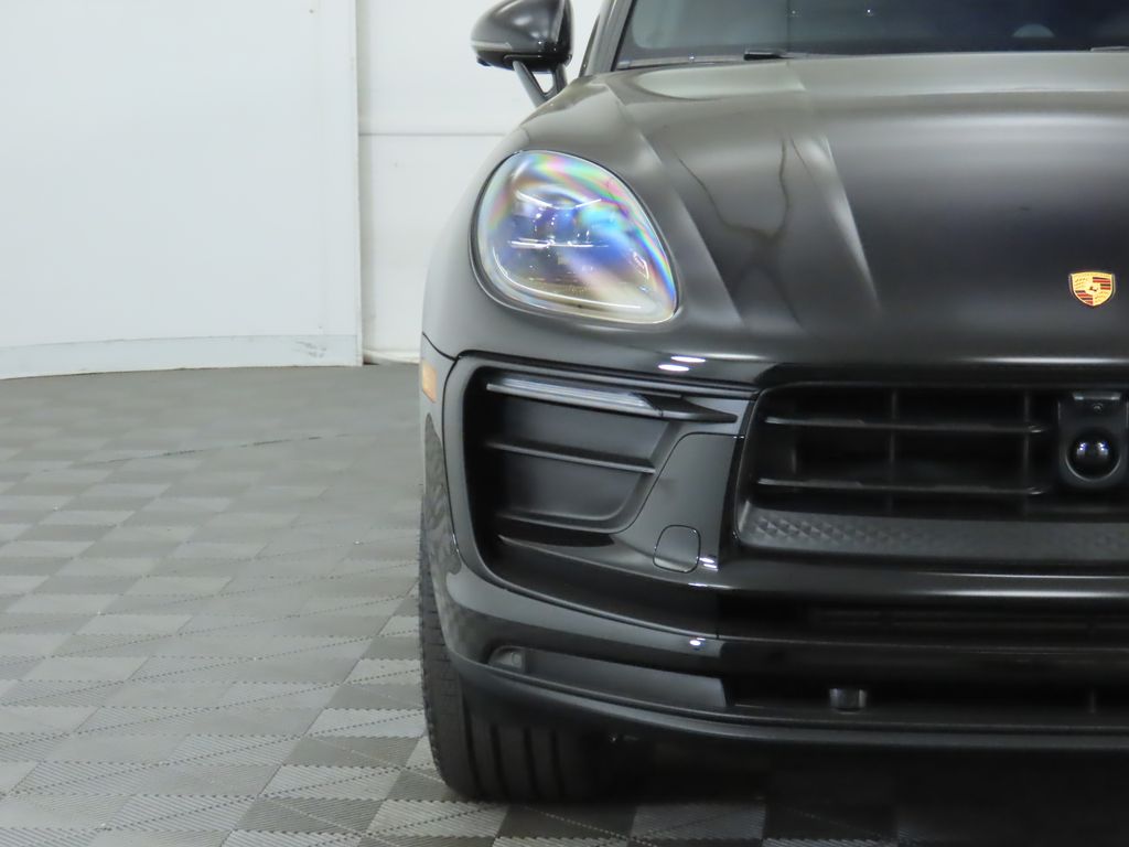Thumbnail: 2025 Porsche Macan - 12