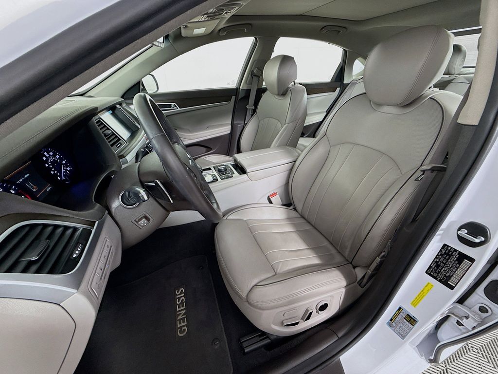 Thumbnail: 2018 Genesis G80 - 22