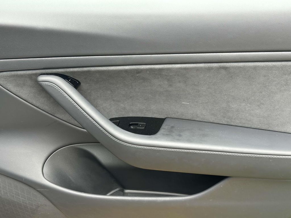 2019 Tesla Model 3 Long Range 16