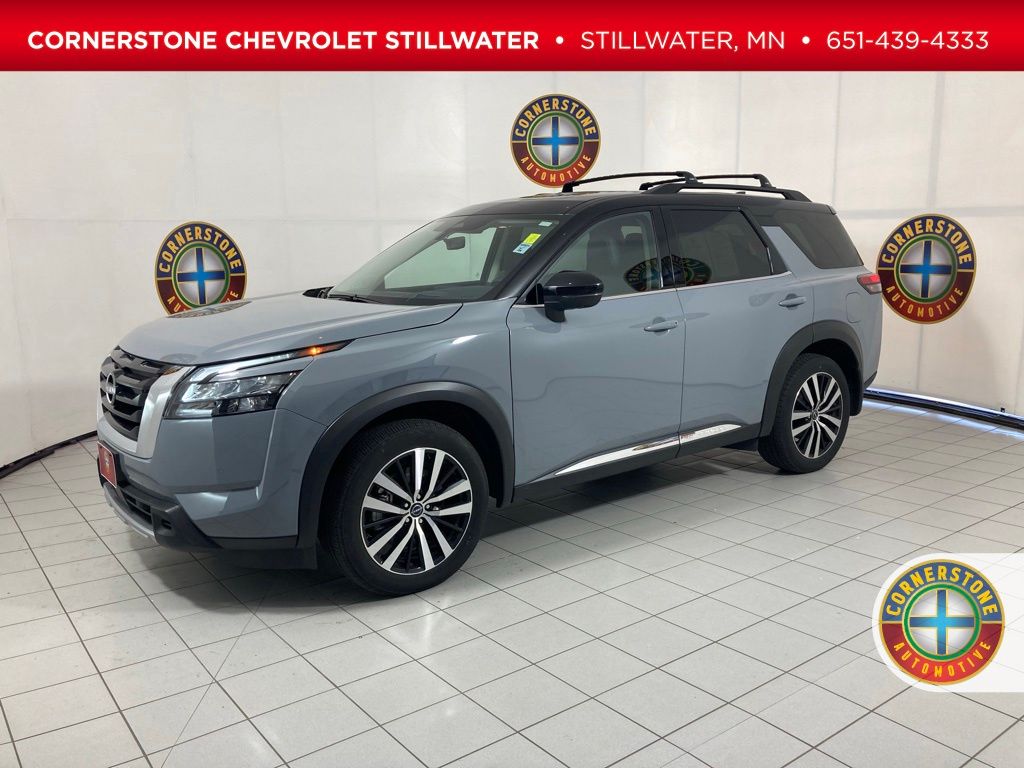 Solid Gray/Super Black 2025 Nissan Pathfinder Platinum 4WD SUV / Crossover All-Wheel Drive 9-Speed Automatic