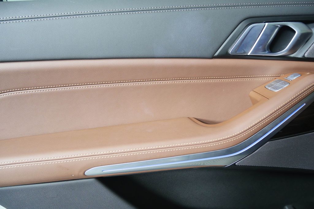 Thumbnail: 2026 BMW X7 - 14